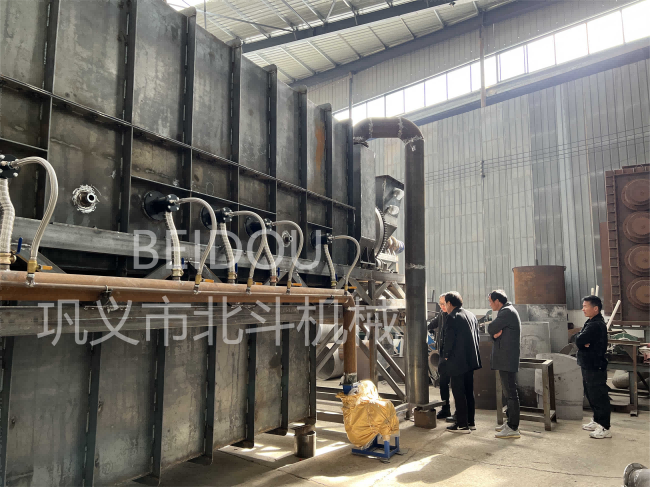 客戶(hù)參觀(guān)環(huán)保型連續(xù)式炭化設(shè)備